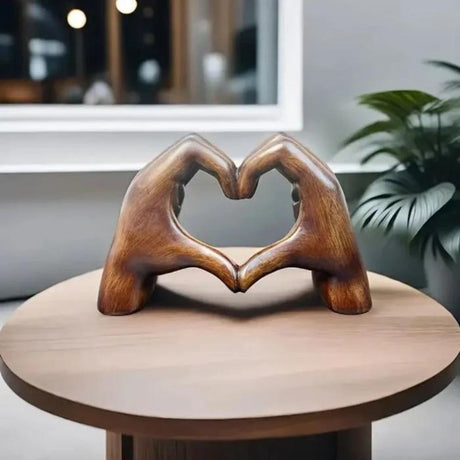 Heartwood Harmony | Woondecoratie Hartvormig Design